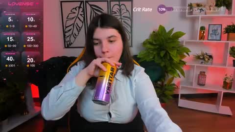 Snapshot of viola__shy chatting on 02/25/25, 09:24 Viola online show from 02/25/25, 09:24