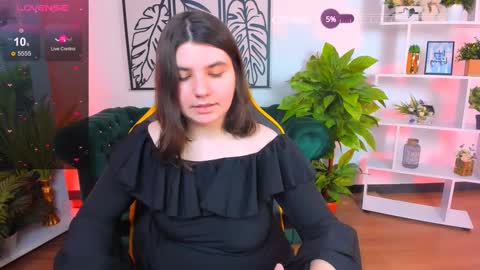 Snapshot of viola__shy chatting on 03/06/25, 09:53 Viola online show from 03/06/25, 09:53