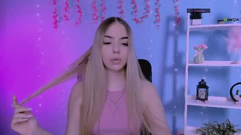 Snapshot of viola_sweet_ chatting on 06/15/26, 08:16 viola_sweet_ online show from 06/15/26, 08:16