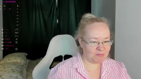 violasmithh online show from 05/20/26, 04:40