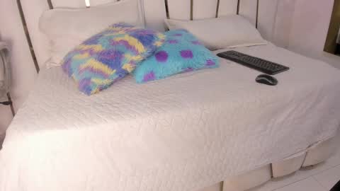 violeet_gray online show from 02/15/25, 11:50