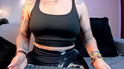 Snapshot of violeet_scott chatting on 01/07/25, 04:48 Violett Everyday From 0530 to 1430 Col Time online show from 01/07/25, 04:48