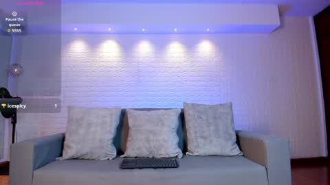 Snapshot of violeet_scott chatting on 01/16/25, 04:50 Violett Everyday From 0530 to 1430 Col Time online show from 01/16/25, 04:50