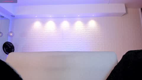 Snapshot of violeet_scott chatting on 01/17/25, 10:44 Violett Everyday From 0530 to 1430 Col Time online show from 01/17/25, 10:44