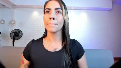 Snapshot of violeet_scott chatting on 11/25/25, 10:37 Violett Everyday From 0530 to 1430 Col Time online show from 11/25/25, 10:37