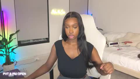 Snapshot of violet6xft chatting on 01/25/25, 12:48 Fantasy Black Girl online show from 01/25/25, 12:48