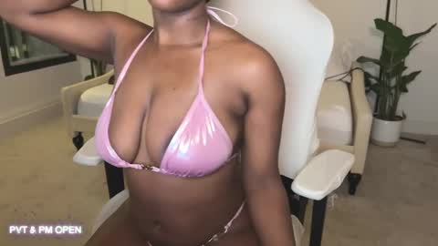 Snapshot of violet6xft chatting on 02/11/25, 02:35 Fantasy Black Girl online show from 02/11/25, 02:35