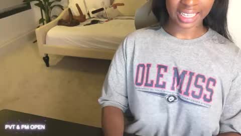 Snapshot of violet6xft chatting on 02/13/25, 04:54 Fantasy Black Girl online show from 02/13/25, 04:54