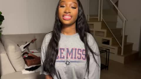 Snapshot of violet6xft chatting on 11/07/25, 06:46 Fantasy Black Girl online show from 11/07/25, 06:46