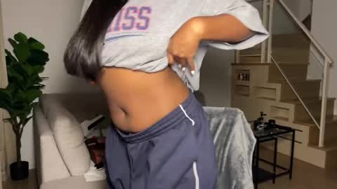 Snapshot of violet6xft chatting on 11/17/25, 06:08 Fantasy Black Girl online show from 11/17/25, 06:08