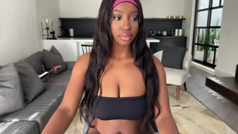 Fantasy Black Girl online show from 05/08/26, 01:49