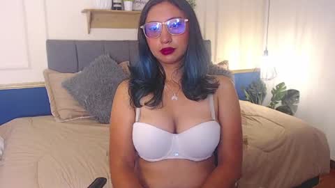 Snapshot of violet_2003 chatting on 04/08/26, 02:17 V I O L E T online show from 04/08/26, 02:17