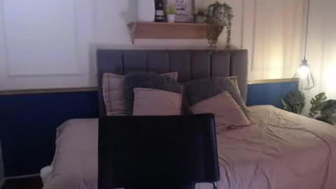 Snapshot of violet_2003 chatting on 04/10/26, 01:38 V I O L E T online show from 04/10/26, 01:38