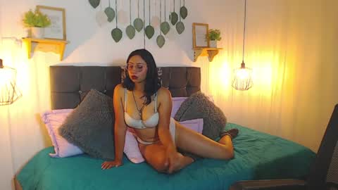 Snapshot of violet_2003 chatting on 04/15/26, 08:20 V I O L E T online show from 04/15/26, 08:20