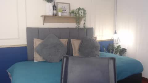 Snapshot of violet_2003 chatting on 04/16/26, 01:34 V I O L E T online show from 04/16/26, 01:34