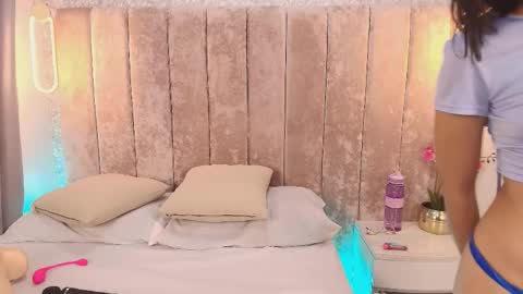 Violeta online show from 11/19/25, 01:55