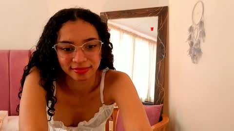 violet__15 online show from 05/04/26, 12:56