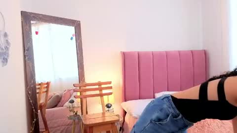 violet__15 online show from 05/08/26, 12:21