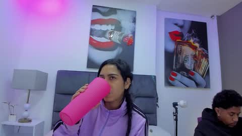 Snapshot of violet_and_myers chatting on 10/12/25, 11:42 Violet and Myers online show from 10/12/25, 11:42