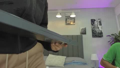 Snapshot of violet_and_myers chatting on 10/14/25, 11:22 Violet and Myers online show from 10/14/25, 11:22