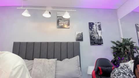 Snapshot of violet_and_myers chatting on 11/11/25, 11:32 Violet and Myers online show from 11/11/25, 11:32