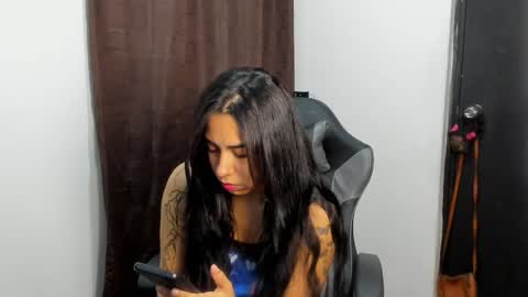 Snapshot of violet_and_myers chatting on 12/04/25, 01:42 Violet and Myers online show from 12/04/25, 01:42