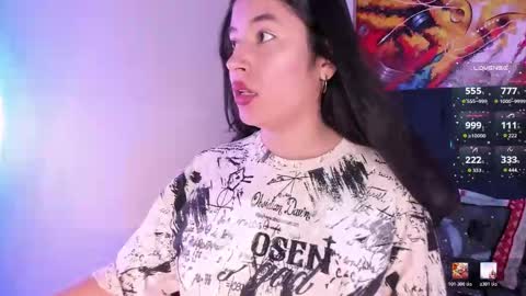 Snapshot of violet_blaze chatting on 12/18/25, 12:22 online show from 12/18/25, 12:22