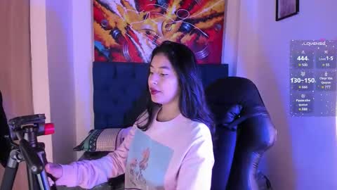 Snapshot of violet_blaze chatting on 12/19/25, 10:22 online show from 12/19/25, 10:22