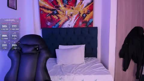 Snapshot of violet_blaze chatting on 12/23/25, 11:08 online show from 12/23/25, 11:08