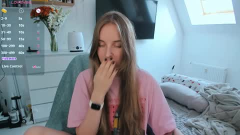 Violet online show from 04/06/26, 01:34