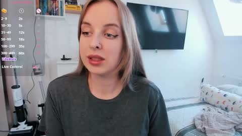 Violet online show from 04/20/26, 12:08