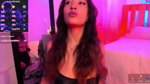 Violet Jones online show from 11/11/25, 03:12