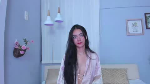 violet_moonligth online show from 06/08/26, 02:06