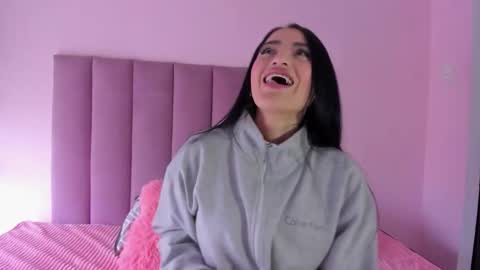 Snapshot of violet_myerrs chatting on 09/12/25, 01:11 violet online show from 09/12/25, 01:11