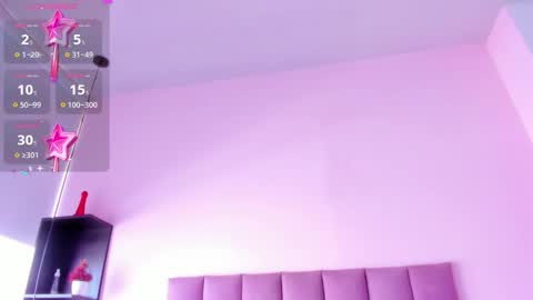 Snapshot of violet_myerrs chatting on 10/23/25, 01:43 violet online show from 10/23/25, 01:43