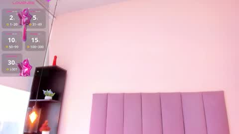 Snapshot of violet_myerrs chatting on 11/19/25, 12:49 violet online show from 11/19/25, 12:49