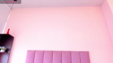 Snapshot of violet_myerrs chatting on 11/20/25, 01:33 violet online show from 11/20/25, 01:33