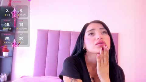 Snapshot of violet_myerrs chatting on 11/27/25, 01:57 violet online show from 11/27/25, 01:57