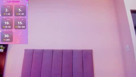 Snapshot of violet_myerrs chatting on 01/13/26, 12:43 violet online show from 01/13/26, 12:43