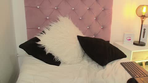 Mary online show from 01/14/25, 02:22