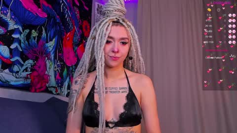 Snapshot of violet_walker7 chatting on 01/07/25, 11:05 Violet online show from 01/07/25, 11:05