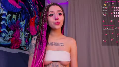 Snapshot of violet_walker7 chatting on 02/01/25, 05:28 Violet online show from 02/01/25, 05:28