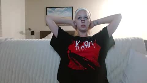 violet_winter97 online show from 11/05/25, 06:35