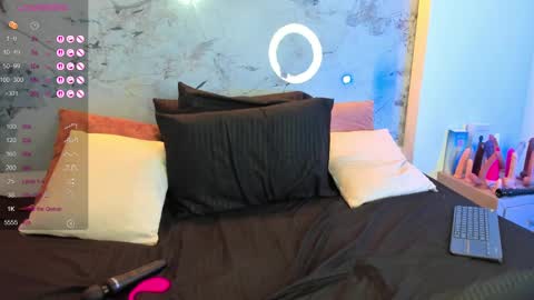 Violet  online show from 11/07/25, 04:23