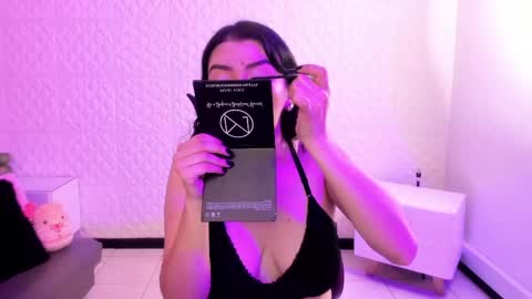 Snapshot of violeta_diazz chatting on 06/04/26, 09:32 online show from 06/04/26, 09:32