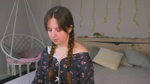 Snapshot of violeta_paul chatting on 07/05/26, 09:05 Violeta online show from 07/05/26, 09:05