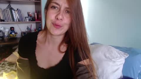 Snapshot of violeta_peter69 chatting on 04/19/26, 08:22 Violeta Peter online show from 04/19/26, 08:22