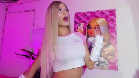 Snapshot of violeta_prince chatting on 10/18/25, 11:00 Violeta Princess Please help me with your thumbs up its important online show from 10/18/25, 11:00