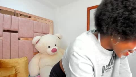 Violeta Ruiz online show from 12/22/25, 02:25