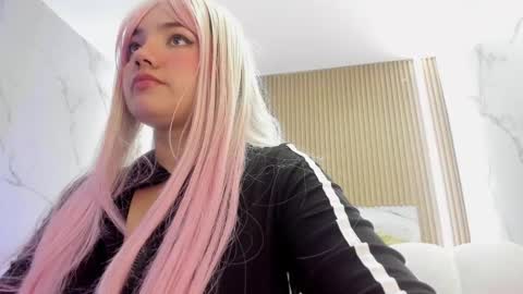 Snapshot of violeta_sub chatting on 09/20/25, 01:01 IG violeta sub online show from 09/20/25, 01:01